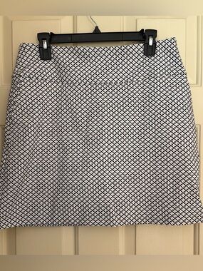 Up! Size Medium Black & White Patterned Skort